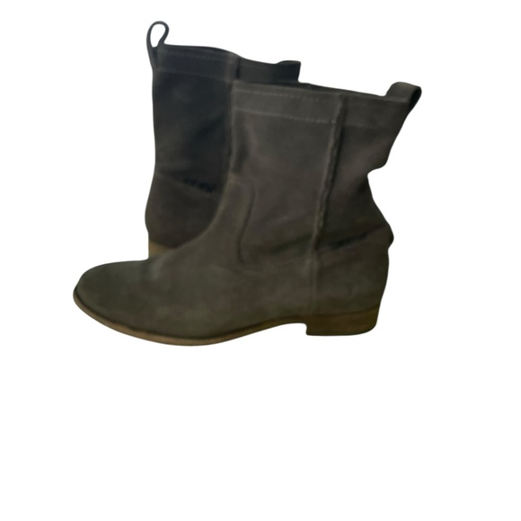 Frye Dark Brown Suede Cara Ankle Pull On Booties 9 - Picture 12 of 14